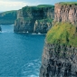 Un esempio di rocce stratificate lungo le scogliere Cliff of Moher, in Irlanda.