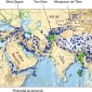 La fascia orogenica alpino-himalayana, con le catene di alti rilievi generate dalla collisione tra le placche Africana, Arabica e Indiana e la grande Placca Eurasiatica.