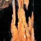 Un esempio di «colonna» in formazione per fusione di più <em>stalattiti</em> e <em>stalagmiti</em>.