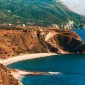 Un <em>terrazzo marino</em> in un tratto di <em>costa frastagliata</em>, lungo il litorale tirrenico della Calabria (Capo Vaticano).