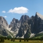 La «scogliera» dolomitica del Sassolungo.